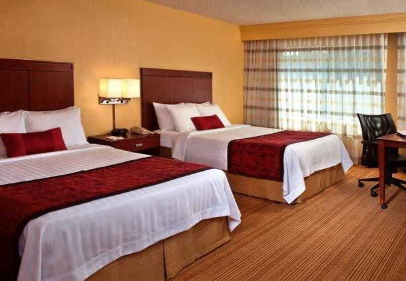 Courtyard By Marriott Fayetteville Bilik gambar